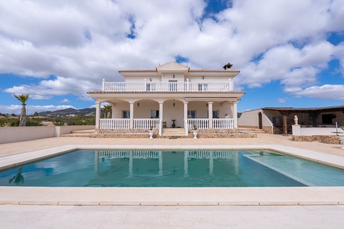 Image No.3-4 Bed Villa for sale