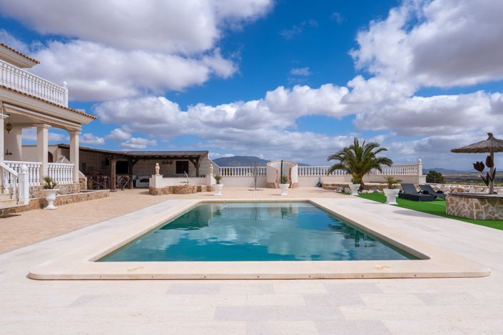 Image No.6-4 Bed Villa for sale