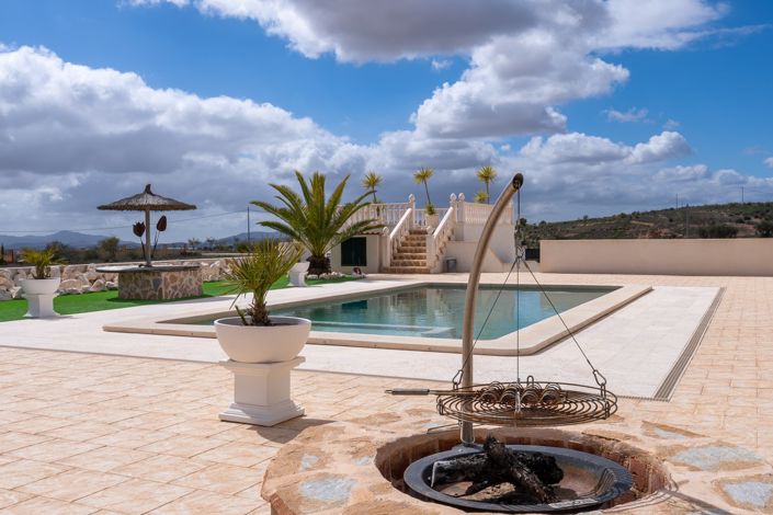 Image No.7-4 Bed Villa for sale