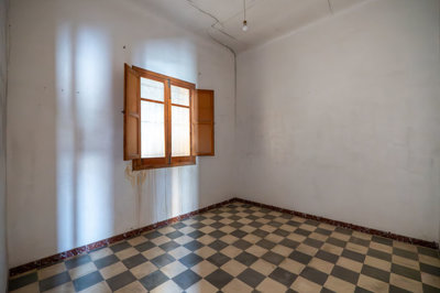 3920apartmentandretailunitsinpinoso0511251624