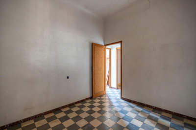 3920apartmentandretailunitsinpinoso0511251624