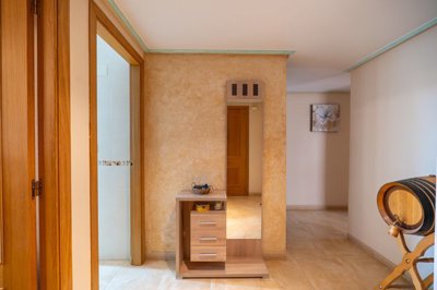 3991lovely3bedapartmentwterrace090426122059cf