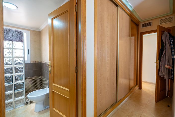 Image No.29-4 Bed Apartment for sale