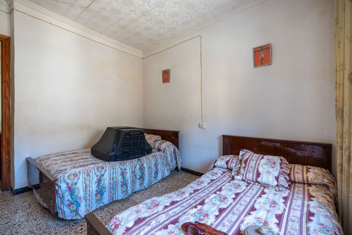 Image No.23-5 Bed Townhouse for sale