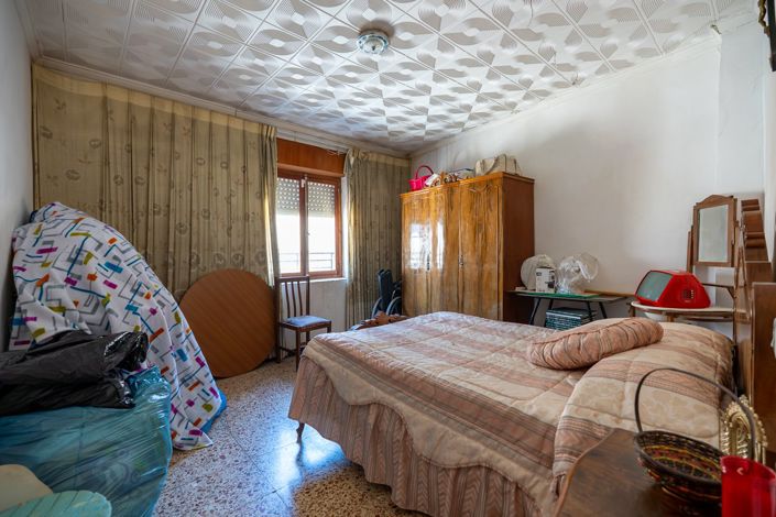 Image No.25-5 Bed Townhouse for sale