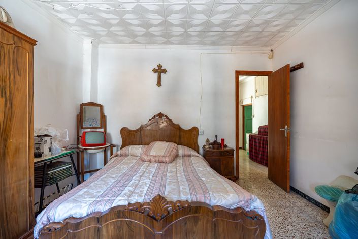 Image No.26-5 Bed Townhouse for sale