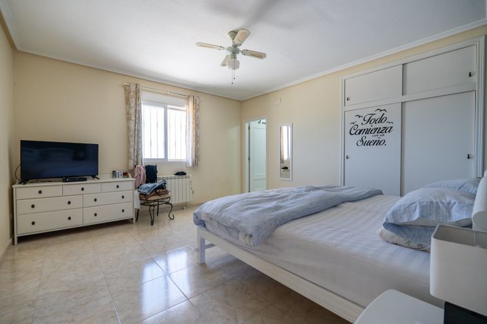 Image No.25-3 Bed Villa for sale
