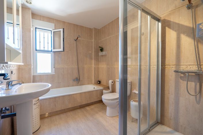 Image No.29-4 Bed Villa for sale