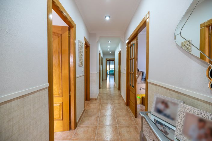 Image No.11-4 Bed Townhouse for sale