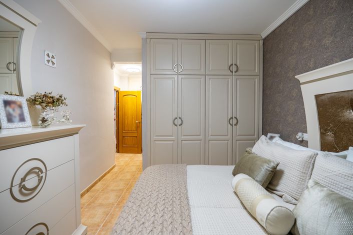 Image No.20-4 Bed Townhouse for sale