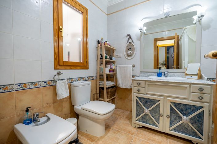 Image No.22-4 Bed Townhouse for sale