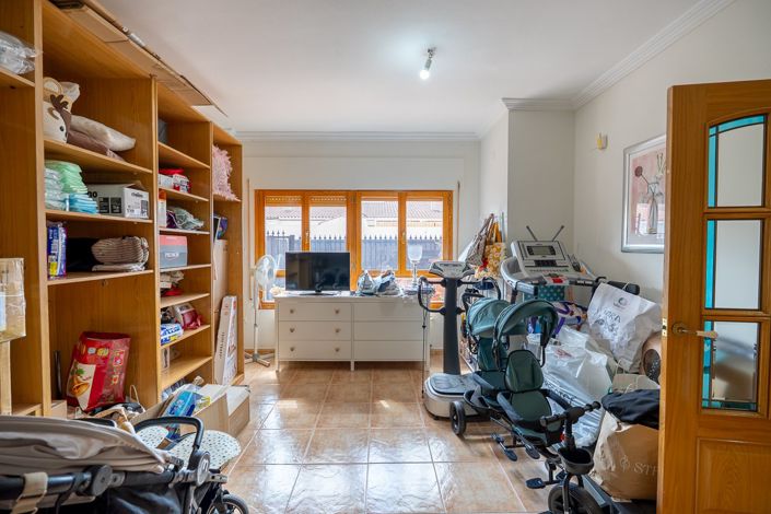 Image No.30-4 Bed Townhouse for sale