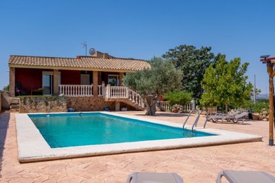 4025renovatedcountryhousewpoolandcherryorchar