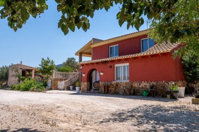 4025renovatedcountryhousewpoolandcherryorchar