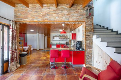 4025renovatedcountryhousewpoolandcherryorchar