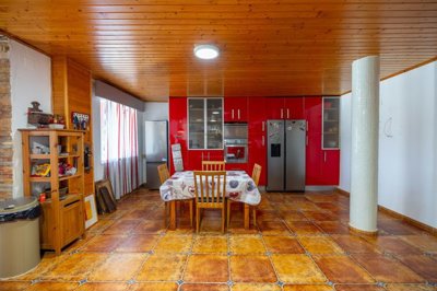 4025renovatedcountryhousewpoolandcherryorchar