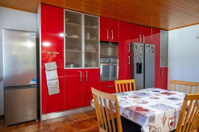 4025renovatedcountryhousewpoolandcherryorchar