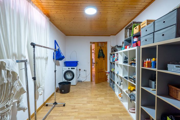Image No.23-4 Bed Country House for sale