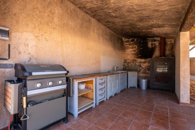 4025renovatedcountryhousewpoolandcherryorchar