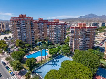 4084renovatedmiddlefloorapartmentinelcampello