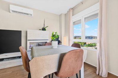4084renovatedmiddlefloorapartmentinelcampello