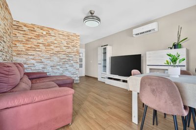 4084renovatedmiddlefloorapartmentinelcampello