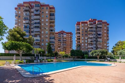 4084renovatedmiddlefloorapartmentinelcampello