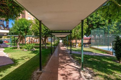4084renovatedmiddlefloorapartmentinelcampello