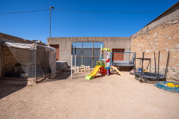 Image No.30-3 Bed Townhouse for sale