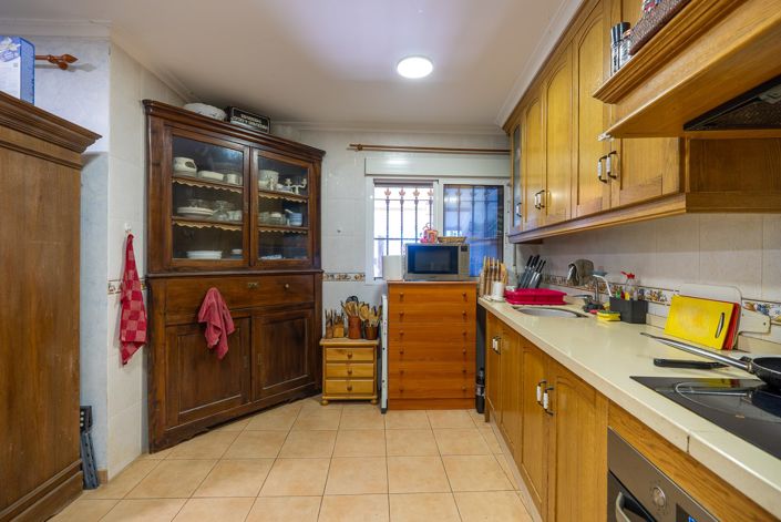 Image No.20-6 Bed Cottage for sale
