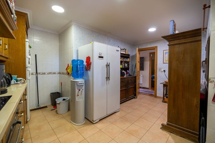 Image No.21-6 Bed Cottage for sale