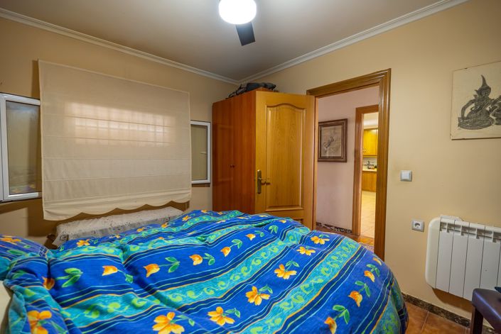 Image No.23-6 Bed Cottage for sale