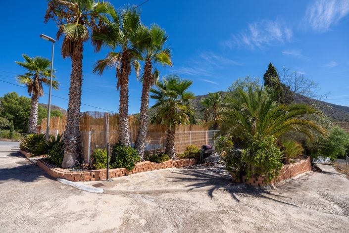Image No.7-6 Bed Cottage for sale
