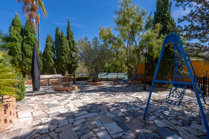 Image No.9-6 Bed Cottage for sale