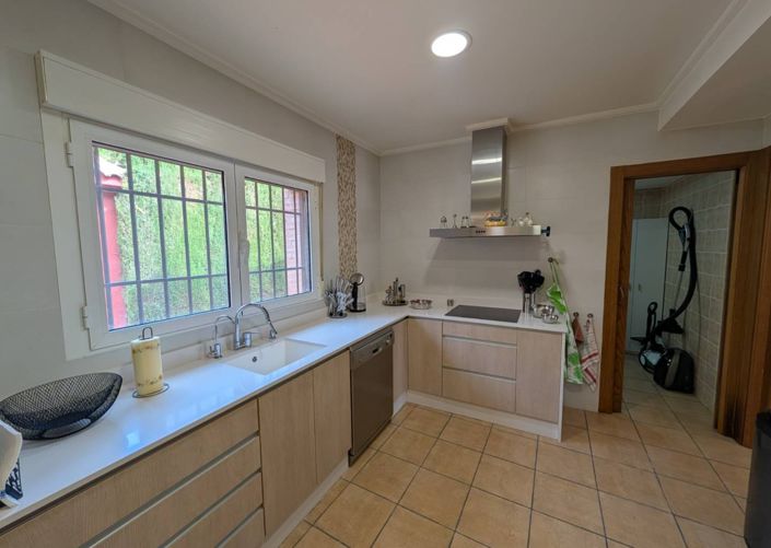 Image No.10-4 Bed Villa for sale