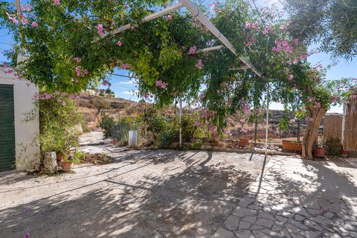 Image No.7-6 Bed Country House for sale