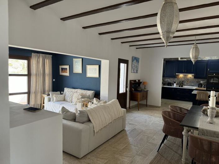 Image No.2-4 Bed Villa for sale