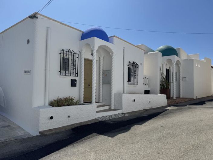 Image No.1-4 Bed Villa for sale