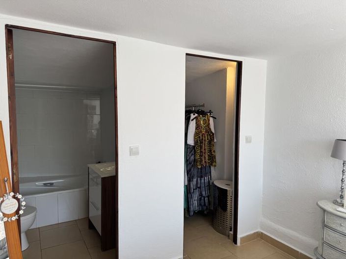 Image No.10-4 Bed Villa for sale