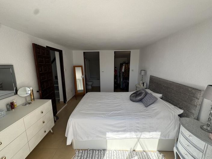 Image No.15-4 Bed Villa for sale