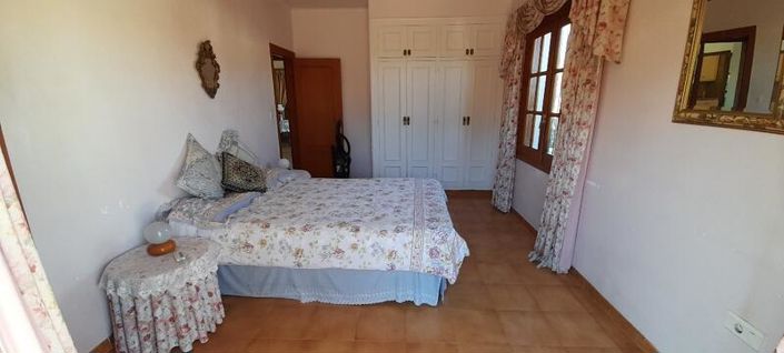 Image No.11-5 Bed Villa for sale