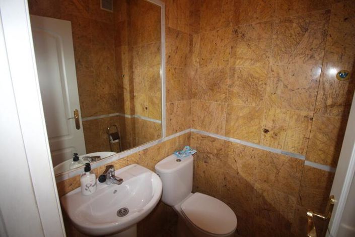 Image No.13-4 Bed Townhouse for sale