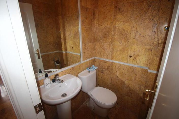 Image No.14-4 Bed Townhouse for sale