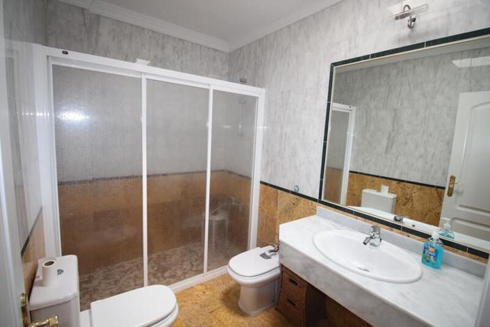 Image No.23-4 Bed Townhouse for sale