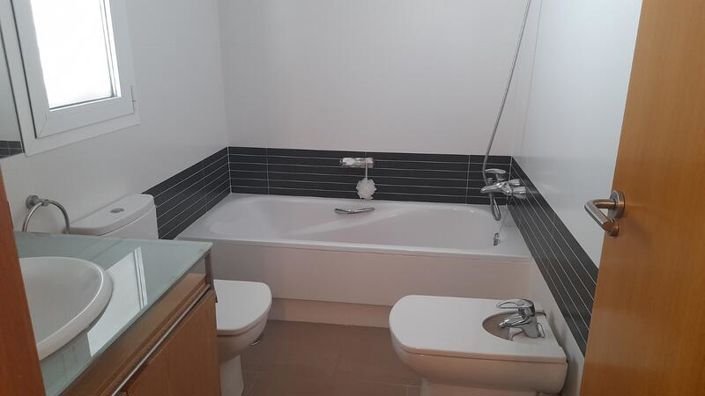 Image No.21-3 Bed Property for sale