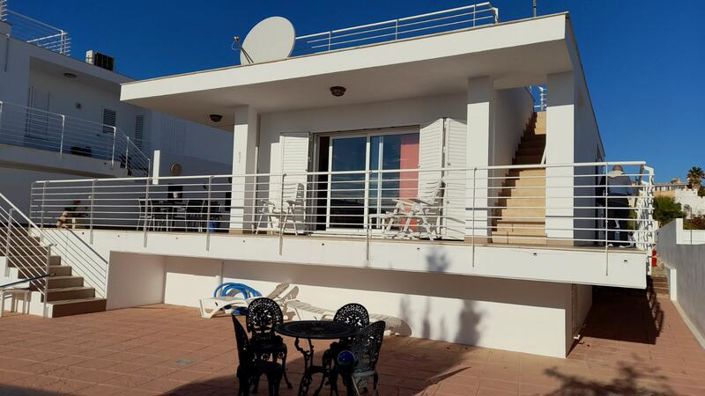 Image No.22-3 Bed Property for sale