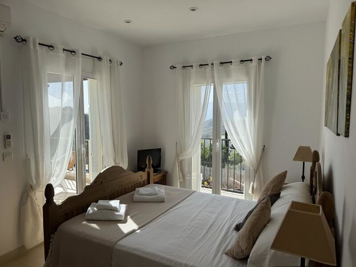 Image No.3-4 Bed Villa for sale