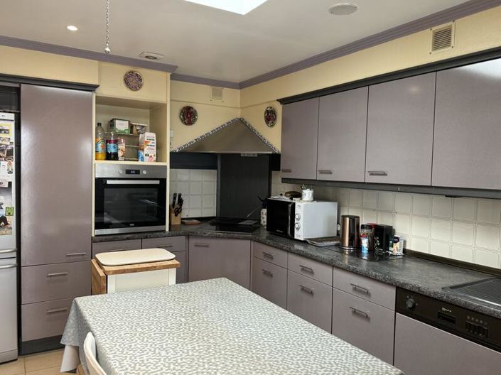 Image No.12-10 Bed Villa for sale