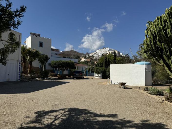 Image No.5-10 Bed Villa for sale