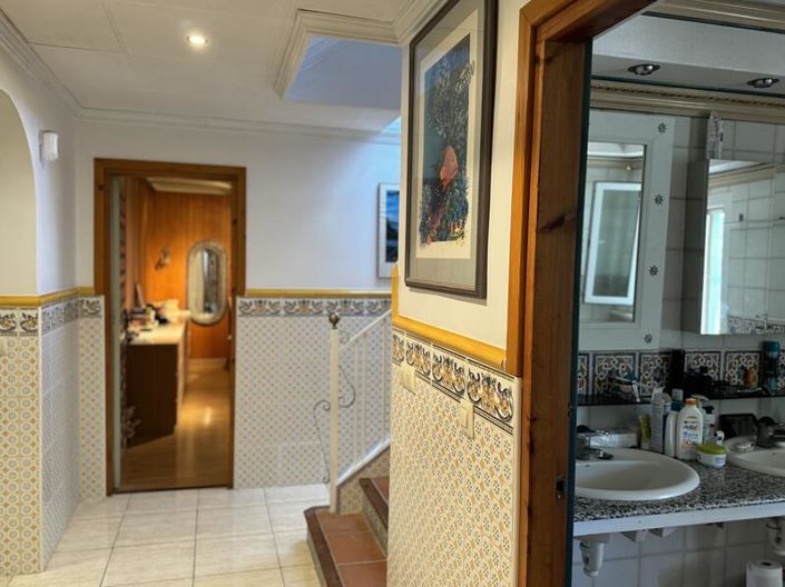 Image No.55-10 Bed Villa for sale